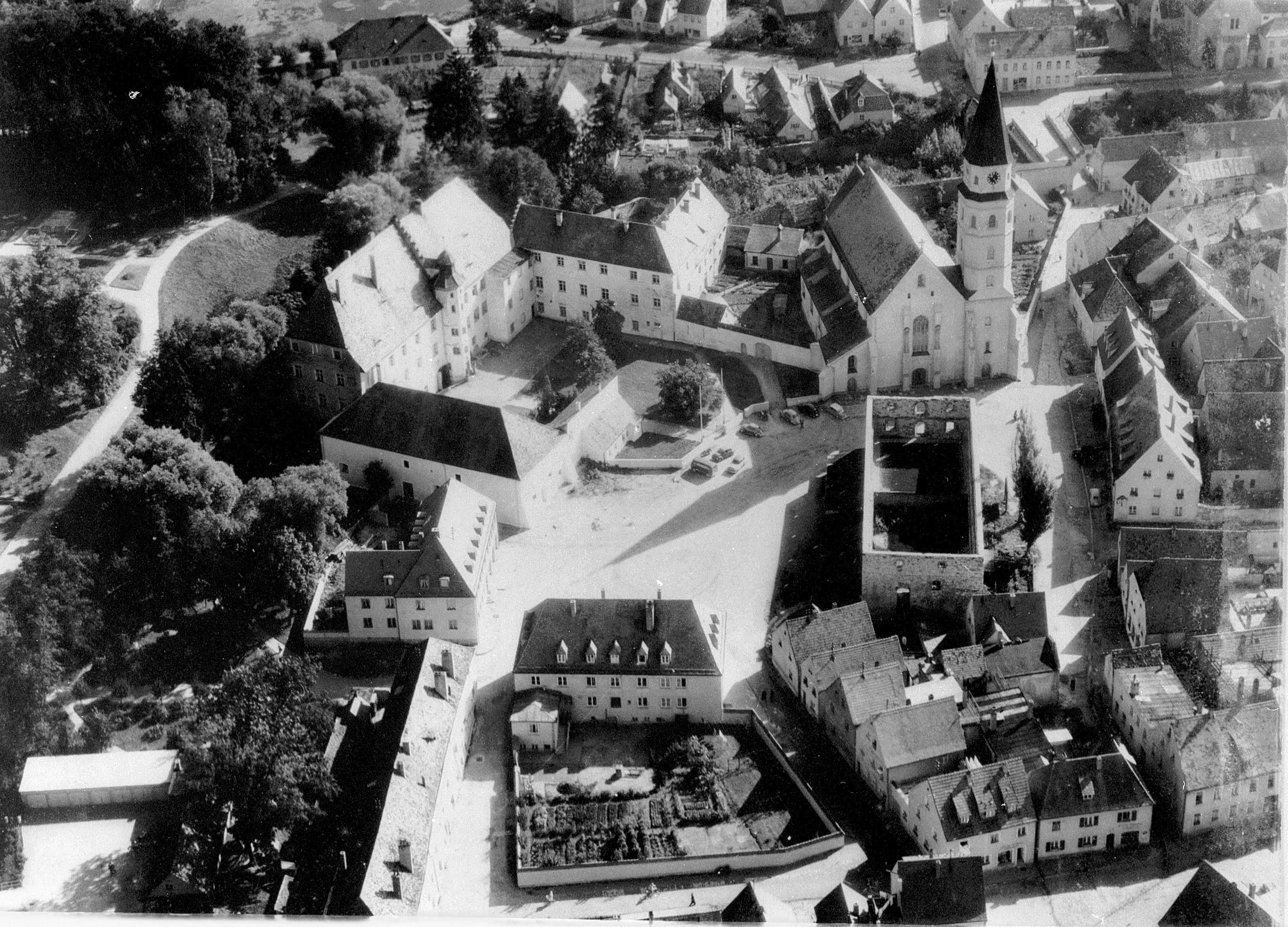 082 Residenzplatz mit Reitstadel Ruine